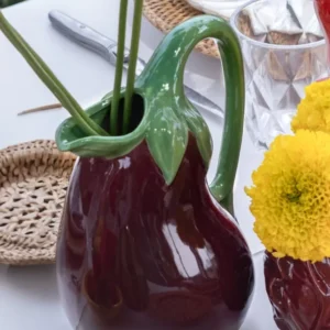 Brocca Con Design Di Melanzane